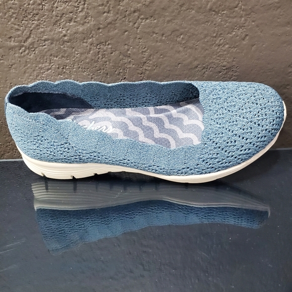 Sneakers Striped Blue Top. - Picture 4 of 9